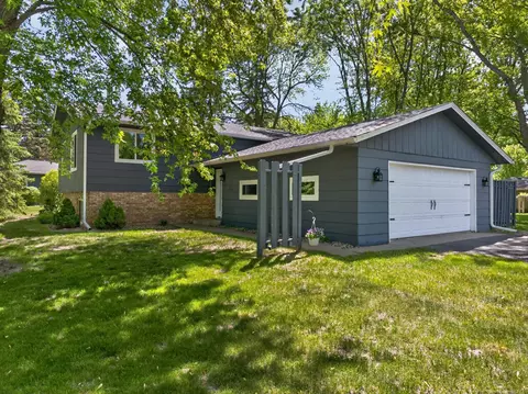 1802 Oak Knoll Dr NE, Alexandria, MN 56308
