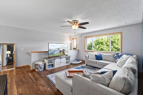 6928 91st St NE, Monticello, MN 55362