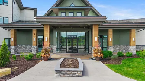 1 Hill Farm Rd #101, North Oaks, MN 55127