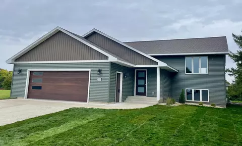 201 25th St SW, Austin, MN 55912