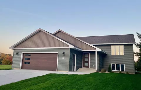 201 25th St SW, Austin, MN 55912