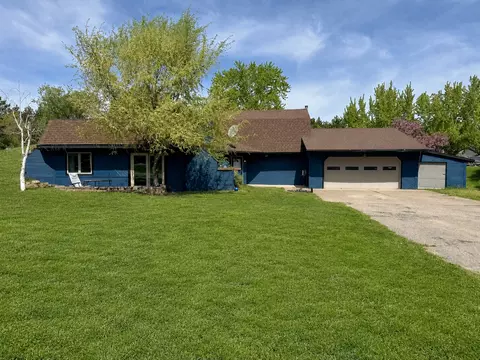 110 Velkommen St NE, Staples, MN 56479