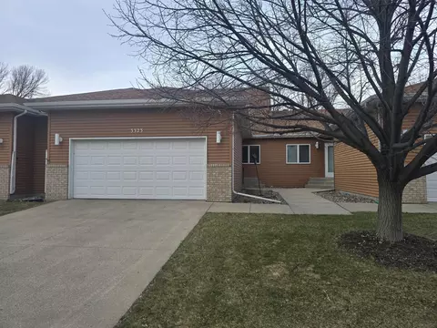 3323 W Prairiewood Dr S, Fargo, ND 58103