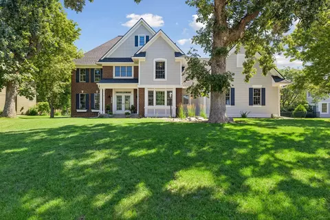 8940 Highview Ln, Woodbury, MN 55125