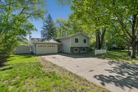Exterior - 75 Pleasant Ln E, Excelsior, MN 55331 photo 1 of 8