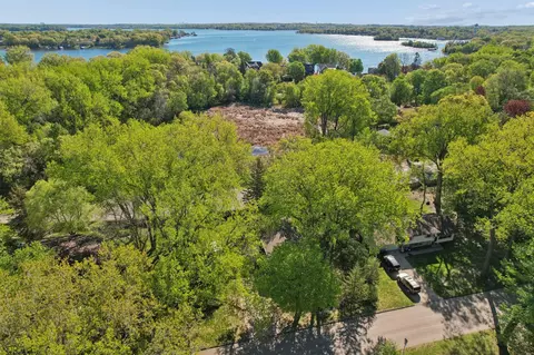 75 Pleasant Ln E, Excelsior, MN 55331