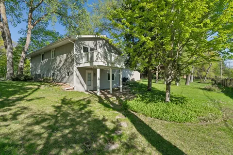 Exterior - 75 Pleasant Ln E, Excelsior, MN 55331 photo 6 of 8