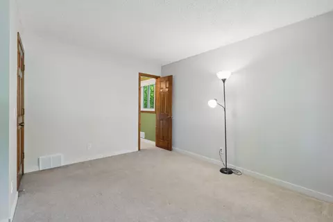 Bedroom - 75 Pleasant Ln E, Excelsior, MN 55331 photo 1 of 6