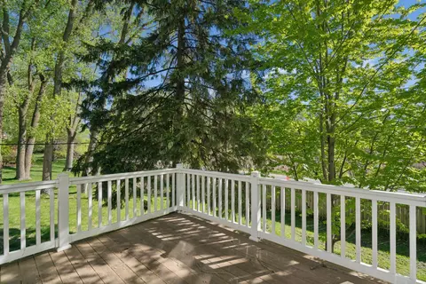 Exterior - 75 Pleasant Ln E, Excelsior, MN 55331 photo 2 of 8