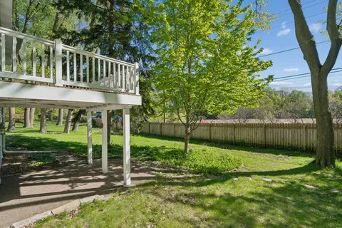 Exterior - 75 Pleasant Ln E, Excelsior, MN 55331 photo 3 of 8