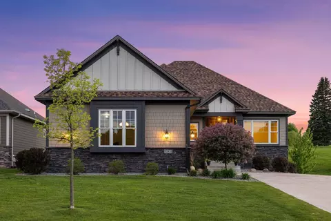 1984 Annika Dr N, Lake Elmo, MN 55042