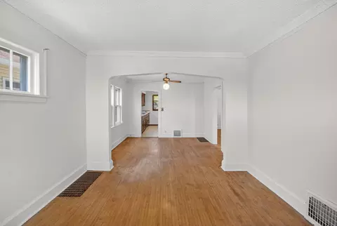 Living - 2711 W 9th St, Duluth, MN 55806 photo 4 of 5