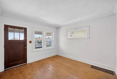 Living - 2711 W 9th St, Duluth, MN 55806 photo 1 of 5