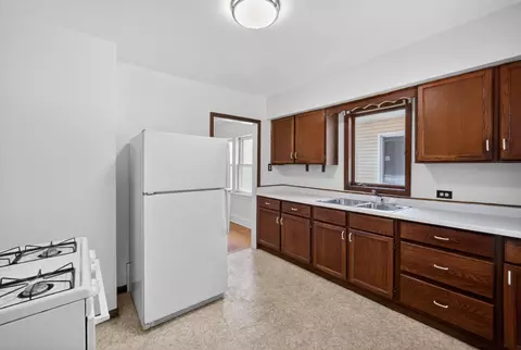 Kitchen - 2711 W 9th St, Duluth, MN 55806 photo 3 of 4