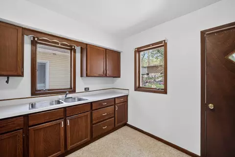 Kitchen - 2711 W 9th St, Duluth, MN 55806 photo 1 of 4