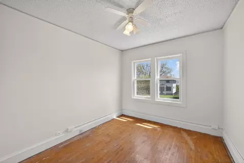 Bedroom - 2711 W 9th St, Duluth, MN 55806 photo 3 of 4