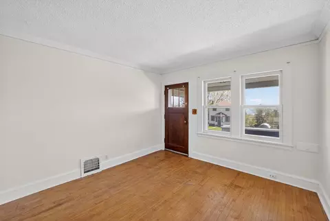 Living - 2711 W 9th St, Duluth, MN 55806 photo 2 of 5