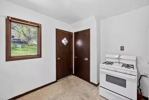 Entry Way - 2711 W 9th St, Duluth, MN 55806 photo 1 of 1