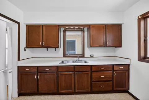 Kitchen - 2711 W 9th St, Duluth, MN 55806 photo 4 of 4