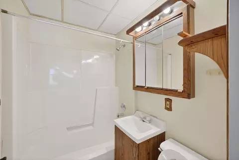 Bath - 2711 W 9th St, Duluth, MN 55806 photo 1 of 1
