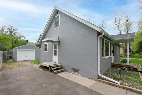 Exterior - 920 11th Ave NE, Brainerd, MN 56401 photo 5 of 10