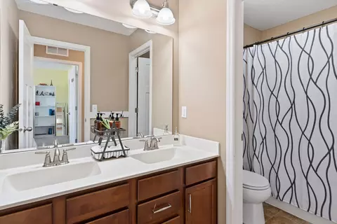 Bath - 3863 Founders Path, Chaska, MN 55318 photo 2 of 4