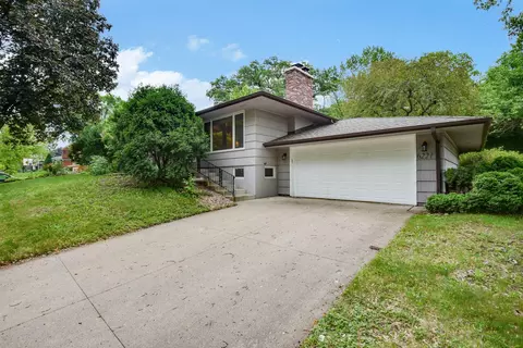6221 Hansen Rd, Edina, MN 55436