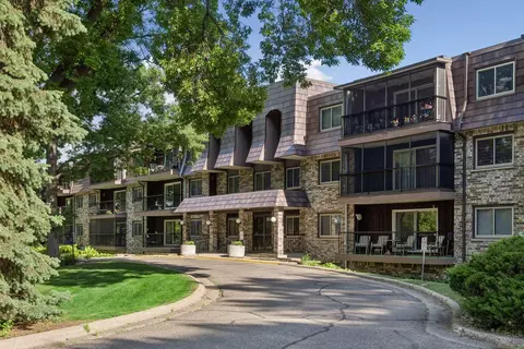 260 Westview Dr #108, West Saint Paul, MN 55118
