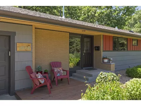 1805 Hampshire Ln N, Golden Valley, MN 55427