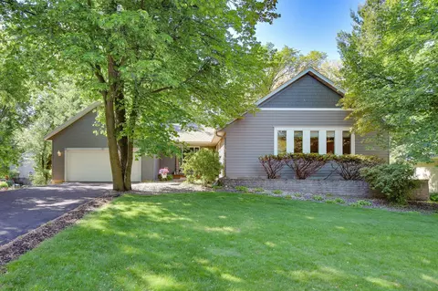 140 Dahlia St, Mahtomedi, MN 55115