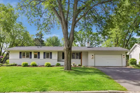 4117 Poplar Bridge Rd, Bloomington, MN 55437