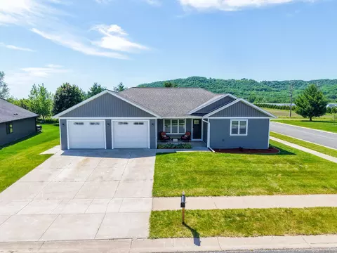 1118 21st St, Wabasha, MN 55981