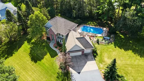 323 Saint Annes Pkwy, Hudson, WI 54016