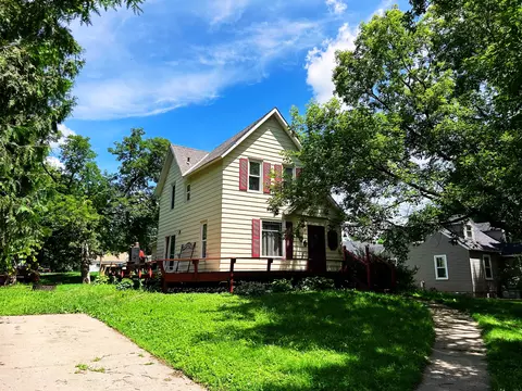 206 E Broadway St, Starbuck, MN 56381