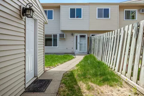 2260 30 12 Ave S, Fargo, ND 58103
