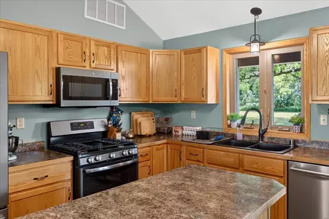 Kitchen - 10366 80th Ave, Milaca, MN 56353 photo 3 of 4