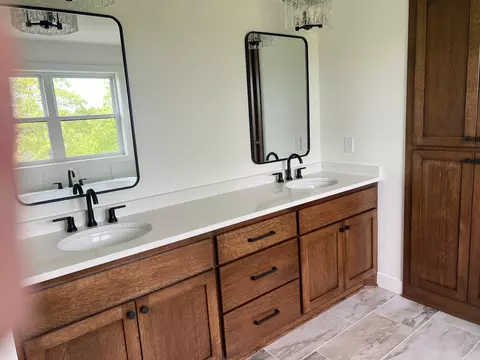 Bath - 929 200th Ave NW, Cedar, MN 55011 photo 1 of 3
