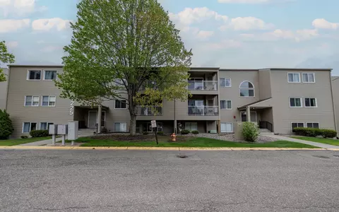 1225 Ferndale St N #B1, Maplewood, MN 55119
