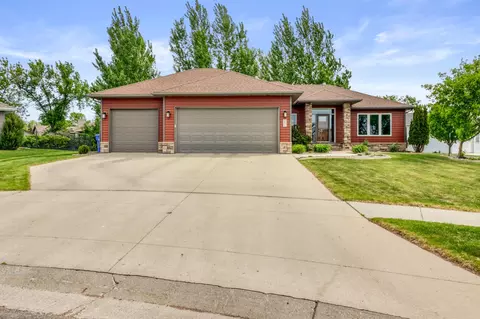 5831 Autumn Dr S, Fargo, ND 58104