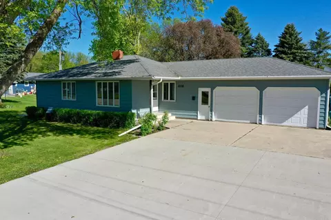 606 3rd Ave S, Raymond, MN 56282