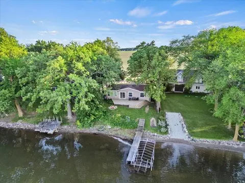 26570 Sioux Trl, Madison Lake, MN 56063