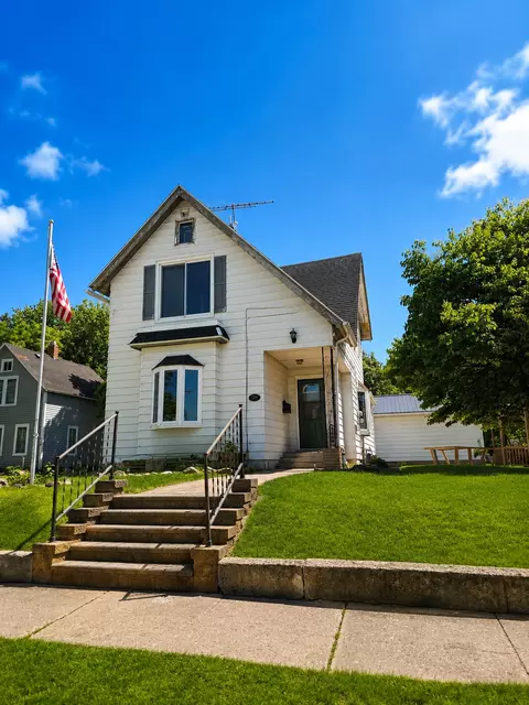 809 Home St, Kenyon, MN 55946