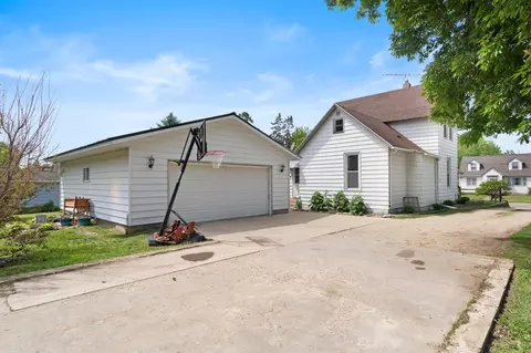 Exterior - 809 Home St, Kenyon, MN 55946 photo 5 of 7