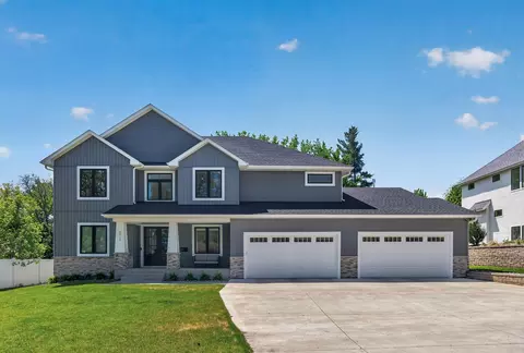 5717 W 68th St, Edina, MN 55439