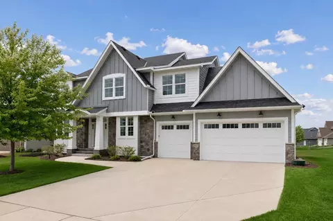 6085 Urbandale Ln N, Plymouth, MN 55446