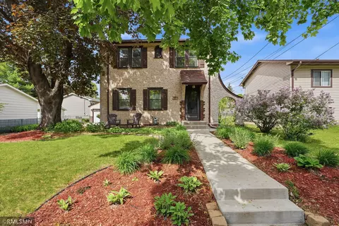 1665 Victoria St N, Saint Paul, MN 55117