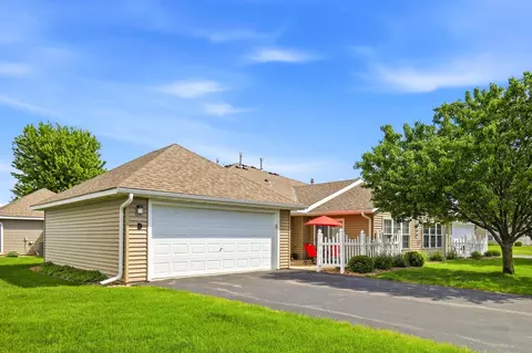 1906 Oak Tree Ln #D, Austin, MN 55912