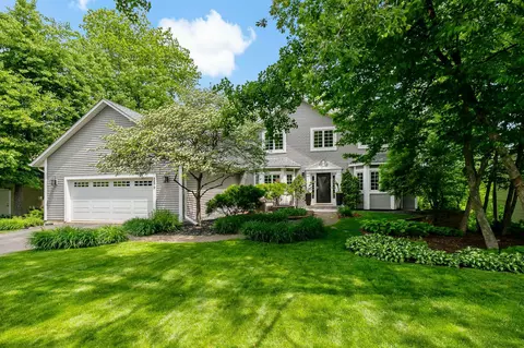 8879 Sylvan Rdg, Eden Prairie, MN 55347