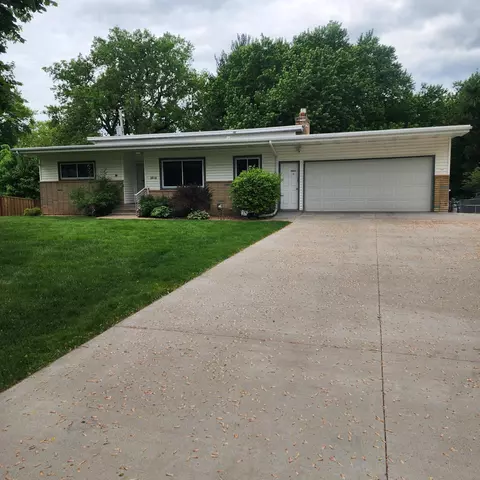 3019 Wheeler St N, Roseville, MN 55113