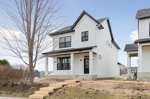 16909 Draft Horse Blvd, Lakeville, MN 55044